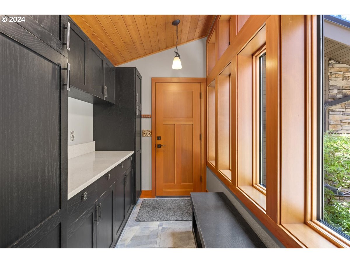 535 Middlecrest Road Lake Oswego, OR 97034 - Photo 17 of 46 Mud Room
