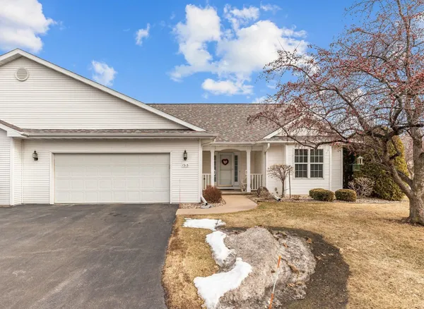 $385,000 | 1513 Dickenson Court, Neenah, WI 54956