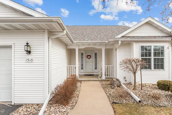 $385,000 | 1513 Dickenson Court, Neenah, WI 54956