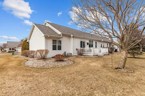 $385,000 | 1513 Dickenson Court, Neenah, WI 54956