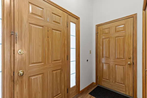 $385,000 | 1513 Dickenson Court, Neenah, WI 54956