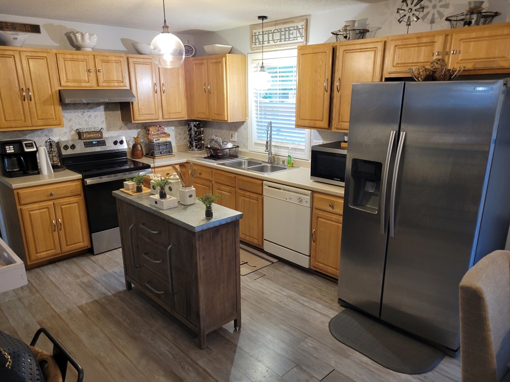 142 Jasper Street Springfield, MA 01109 - Photo 4 of 7