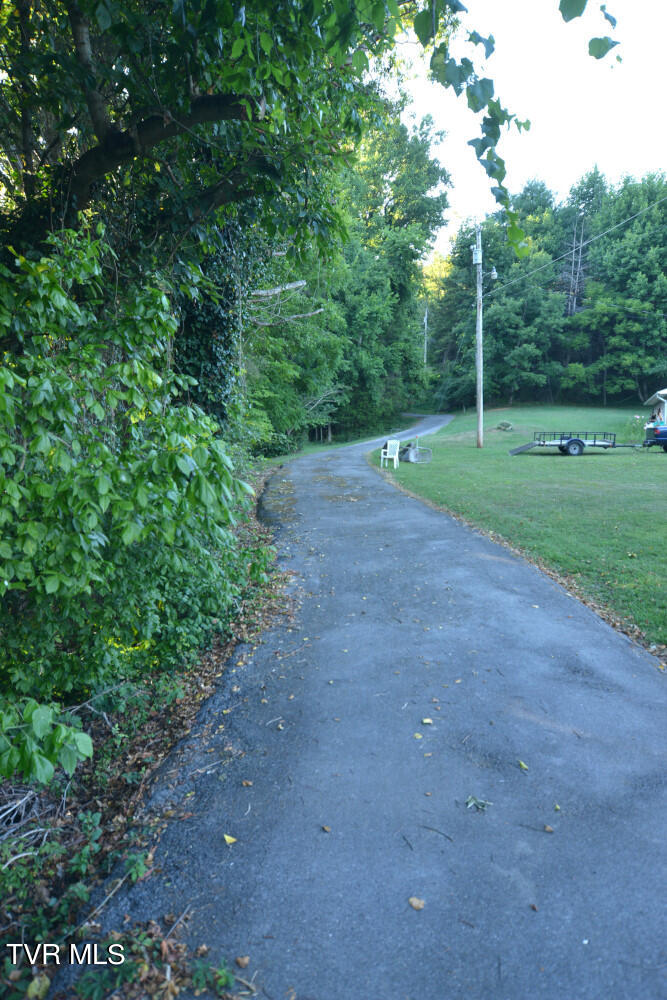 230 Ellis Road Blountville, TN 37617 - Photo 4 of 22 DSC_0188