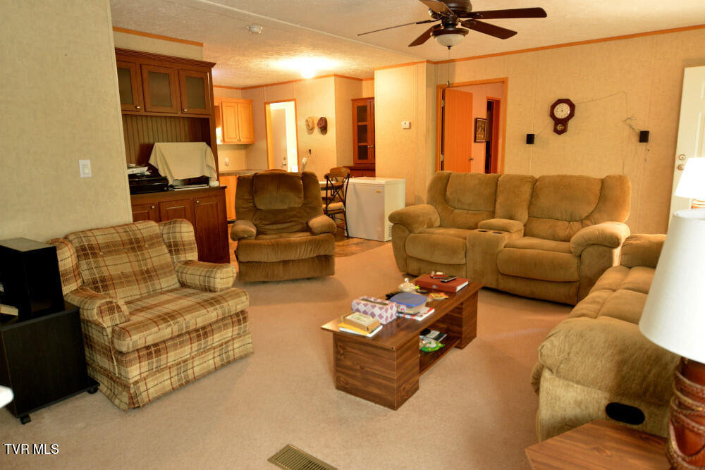 230 Ellis Road Blountville, TN 37617 - Photo 9 of 22 DSC_0142