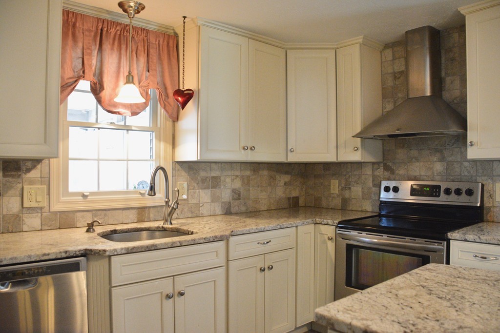 19 Old Powder House Road Lakeville, MA 02347 - Photo 6 of 28 Gallery Image 6