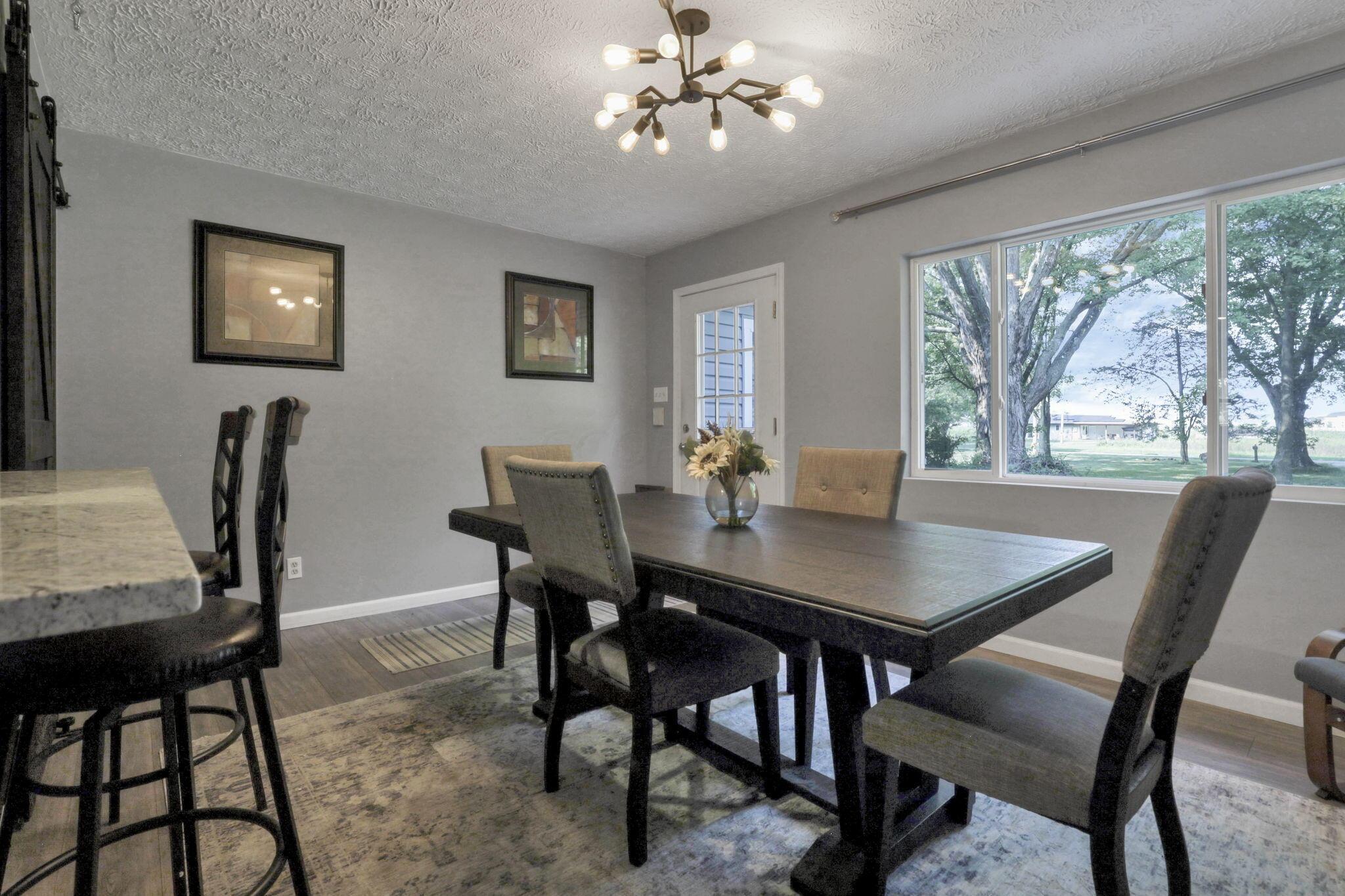 930 Hibbs Road Grove City, OH 43123 - Photo 8 of 45 Dining room