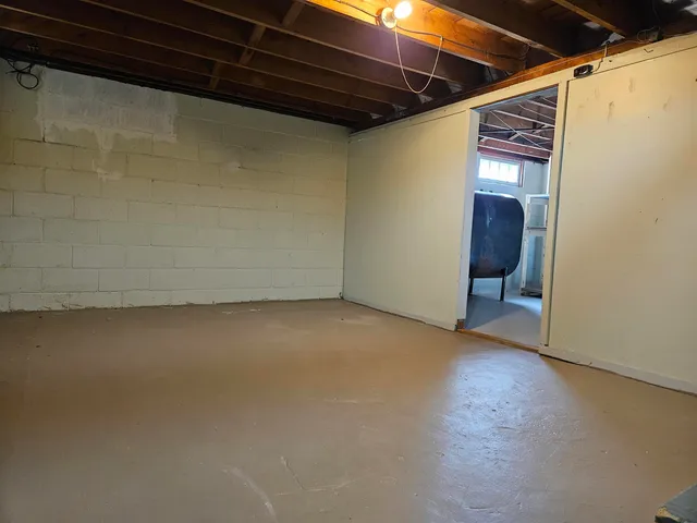 $1,700 | 16 McKenzie Drive, Claremont, NH 03743