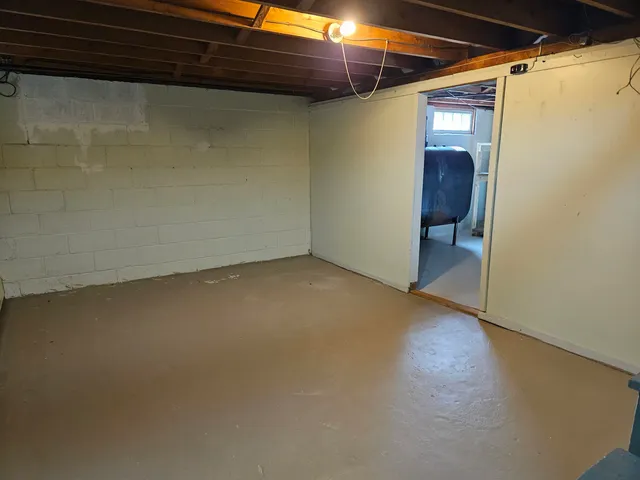 $1,700 | 16 McKenzie Drive, Claremont, NH 03743