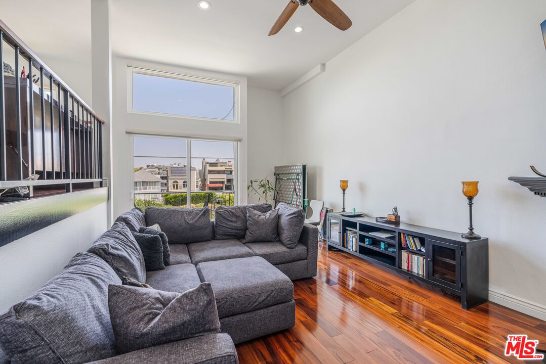 30 Reef Street, Unit 2 Marina del Rey, CA 90292 - Photo 26 of 34