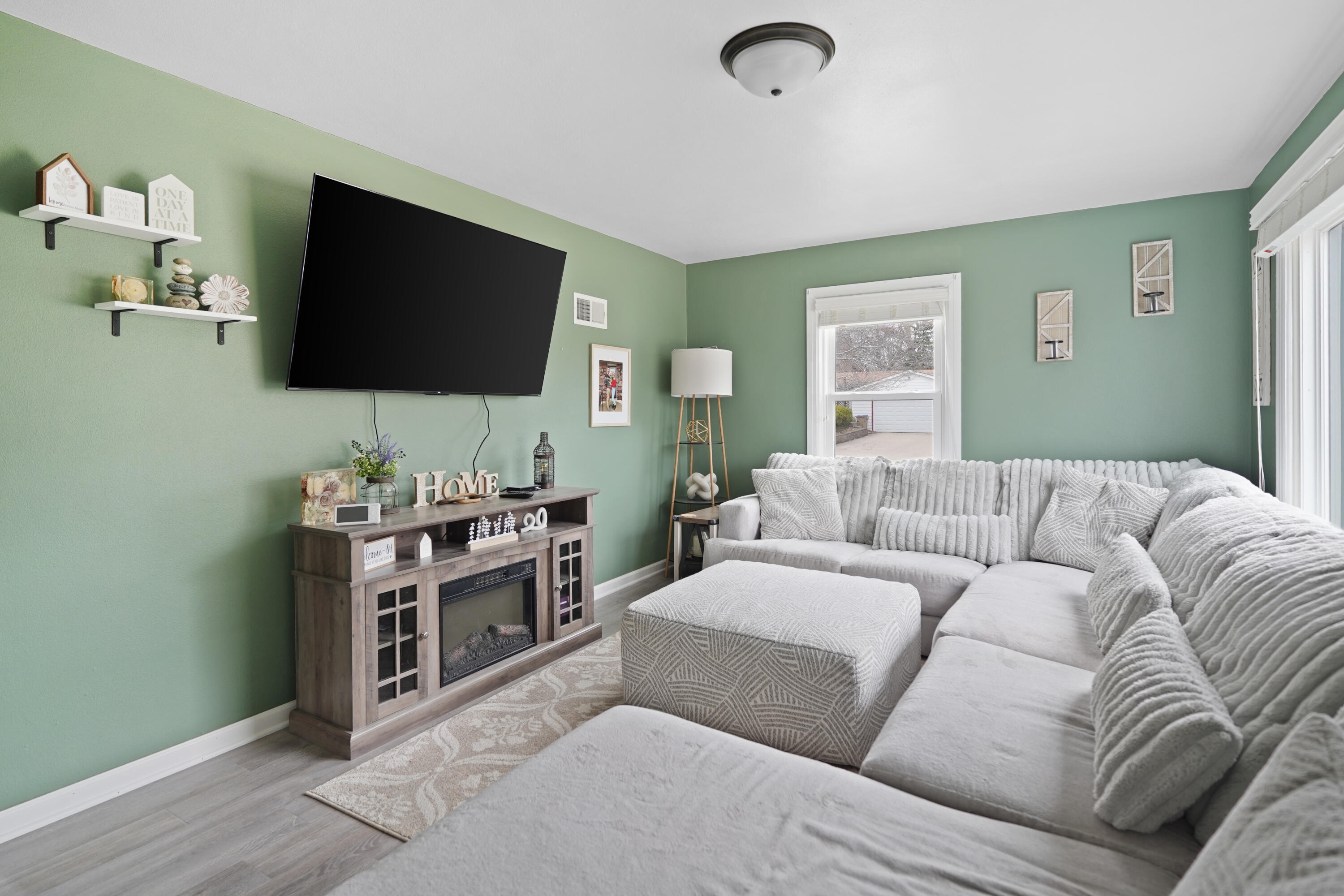 4719 76th Street Pleasant Prairie, WI 53142 - Photo 4 of 38 DSC07610