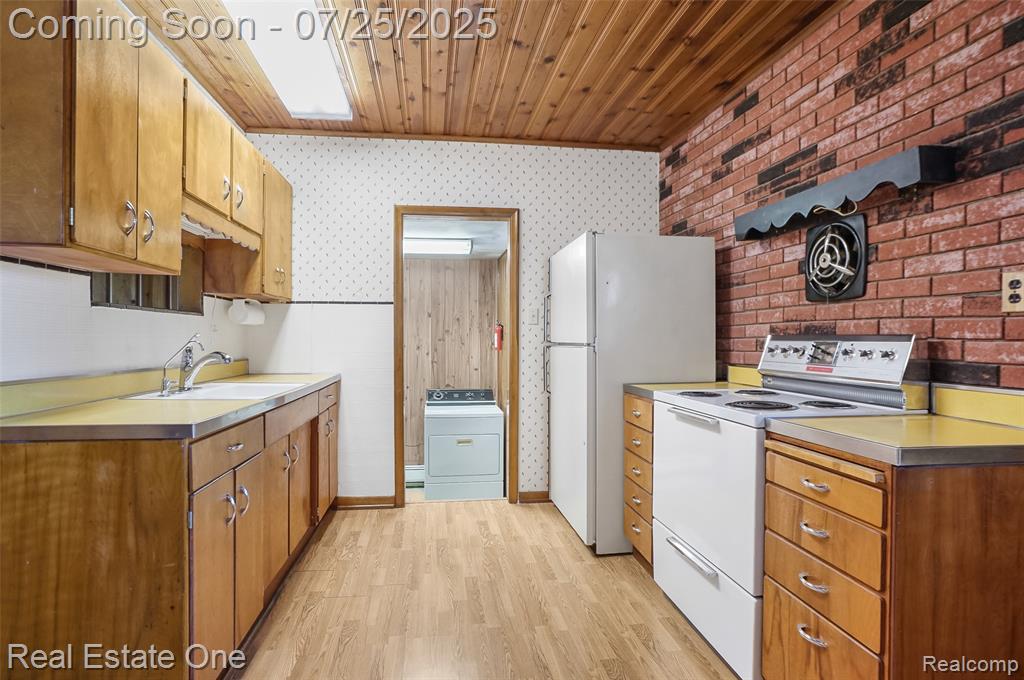8802 Riverside Drive Brighton, MI 48116 - Photo 7 of 36