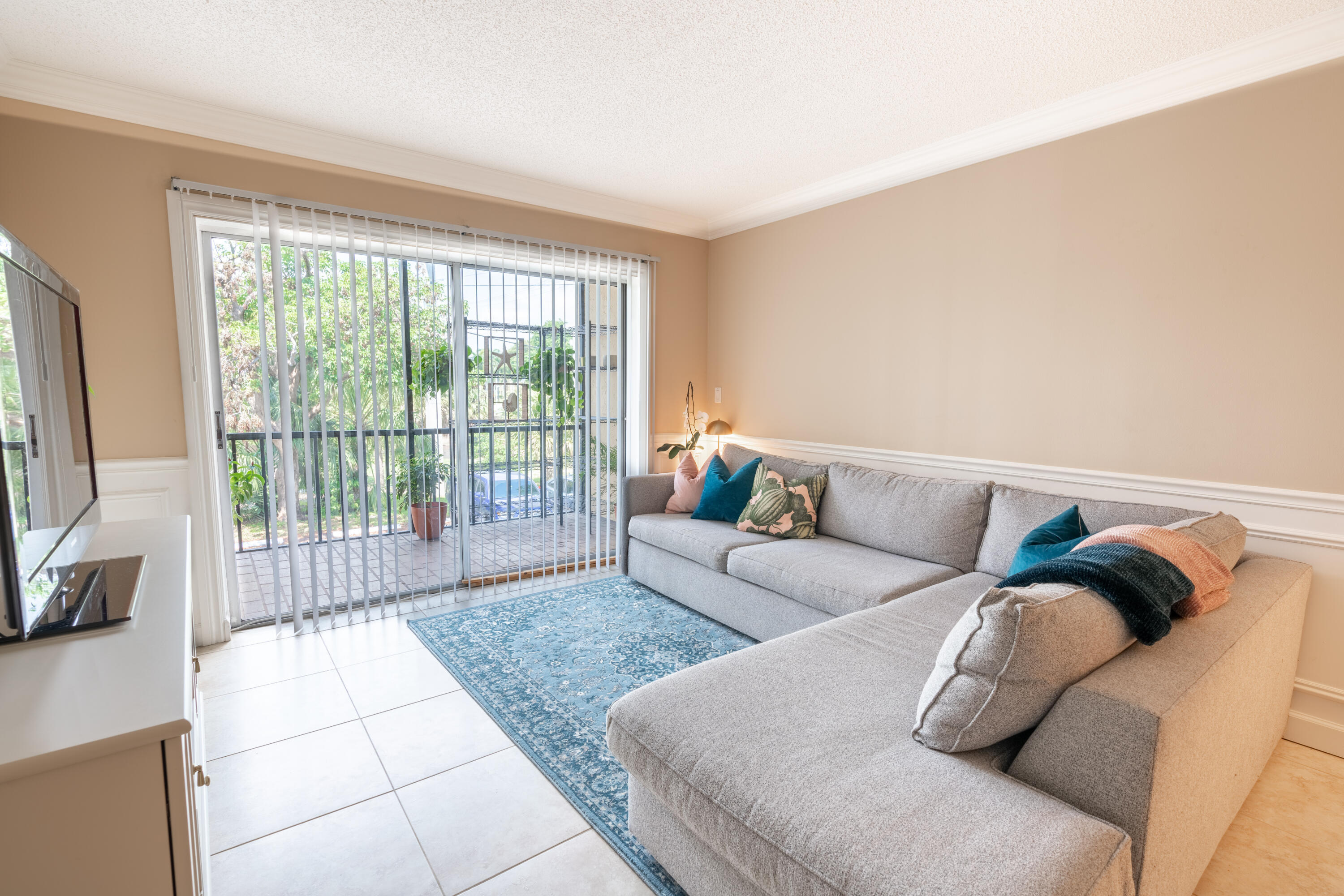 490 Northwest 20th Street, Unit 216 Boca Raton, FL 33431 - Photo 5 of 23 living
