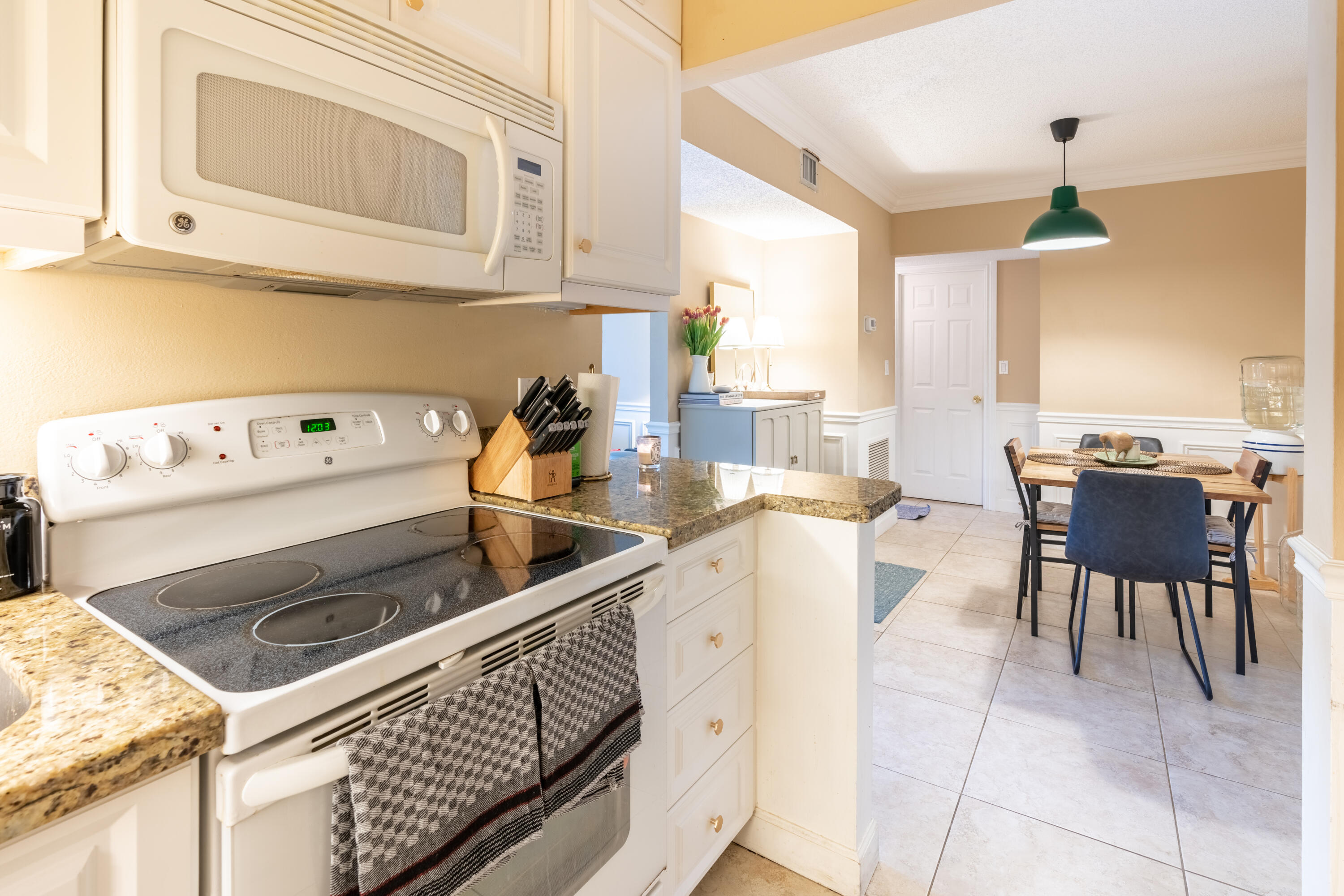 490 Northwest 20th Street, Unit 216 Boca Raton, FL 33431 - Photo 9 of 23 kitchen