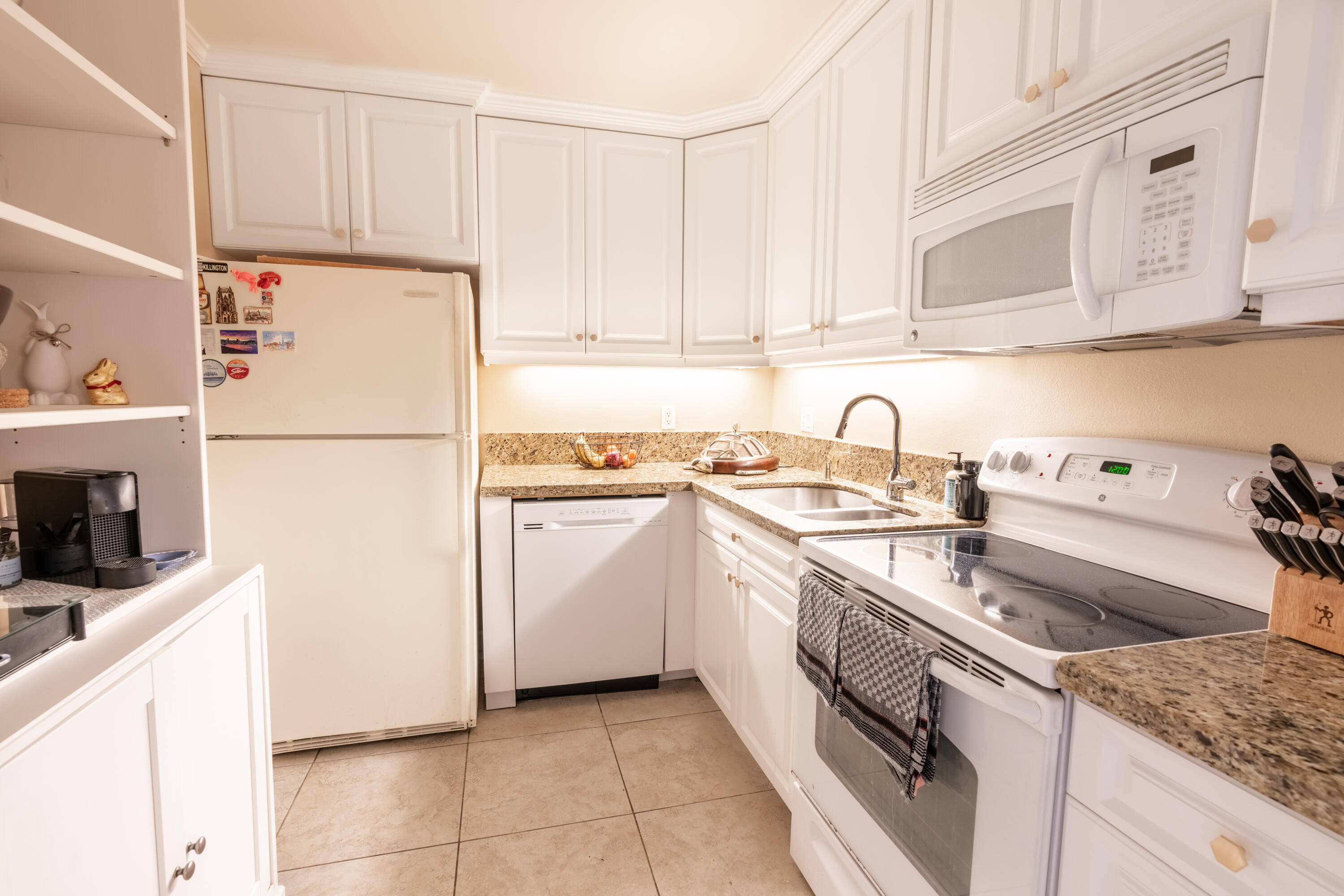 490 Northwest 20th Street, Unit 216 Boca Raton, FL 33431 - Photo 10 of 23 kitchen