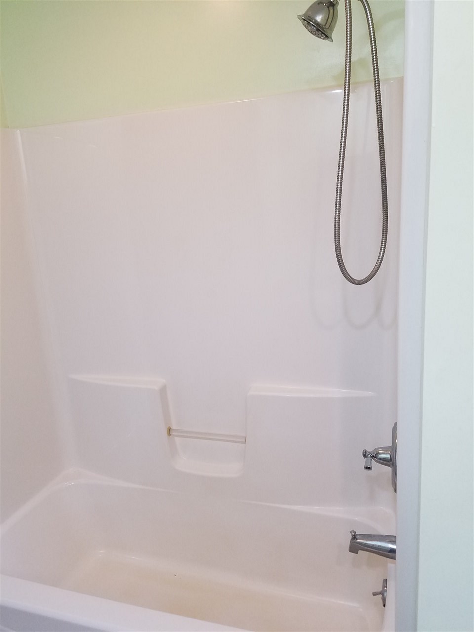 6406 Coldwater Road Flushing, MI 48433 - Photo 13 of 26 50025083-12.JPG