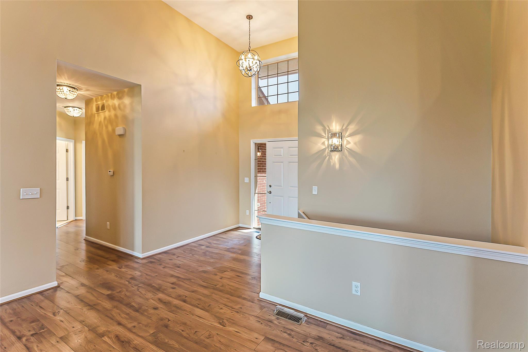 20605 Golf Ridge Circle Livonia, MI 48152 - Photo 4 of 42 View of Foyer