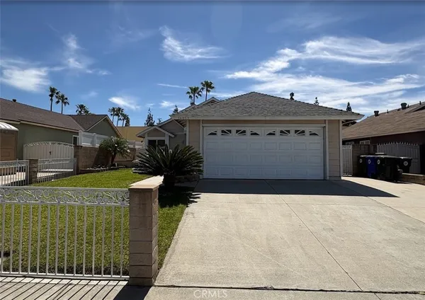 $3,300 | 14053 Bluewood Drive, Fontana, CA 92337