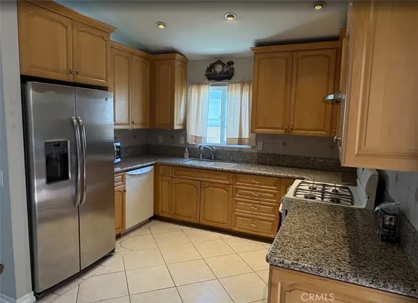 $3,300 | 14053 Bluewood Drive, Fontana, CA 92337