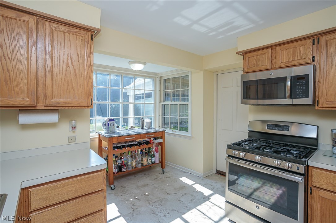 865 Cambridge Road Cleveland Heights, OH 44121 - Photo 9 of 27 Gallery Image 9
