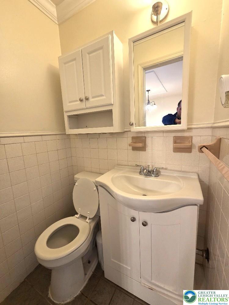1749 Schoenersville Road Bethlehem, PA 18018 - Photo 16 of 19