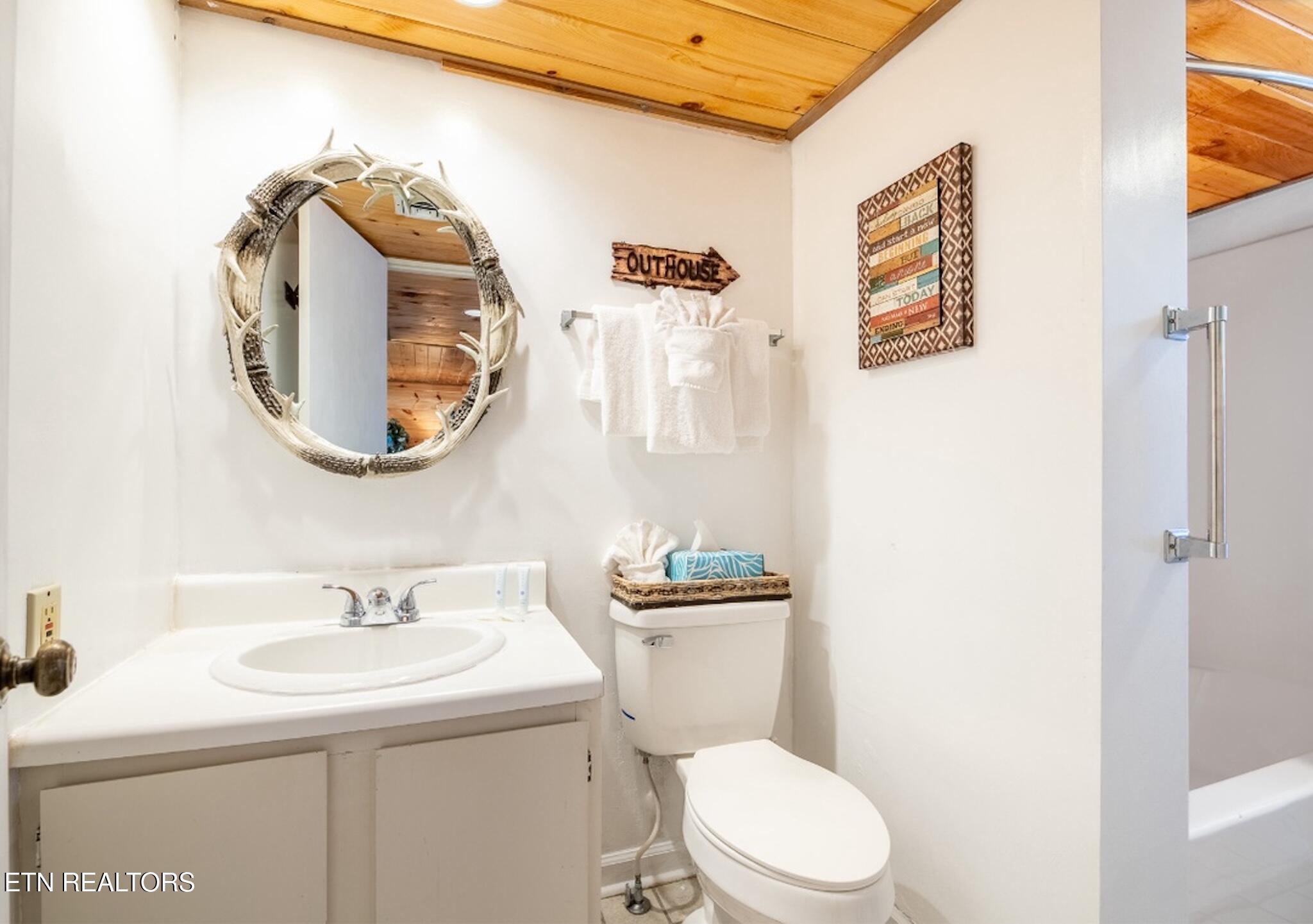3710 Weber Road, Unit B202 Gatlinburg, TN 37738 - Photo 15 of 42 B202 Bathroom