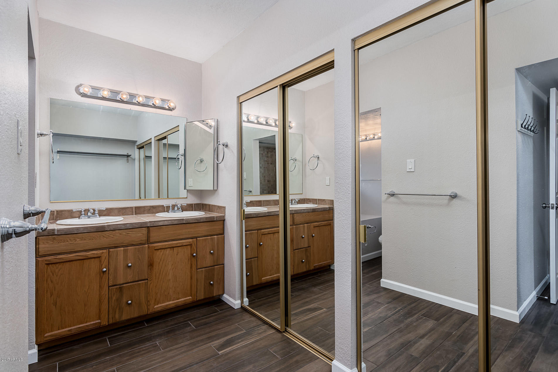 351 East Thomas Road, Unit D103 Phoenix, AZ 85012 - Photo 11 of 25 351 E Thomas Rd D103 - MLS-17