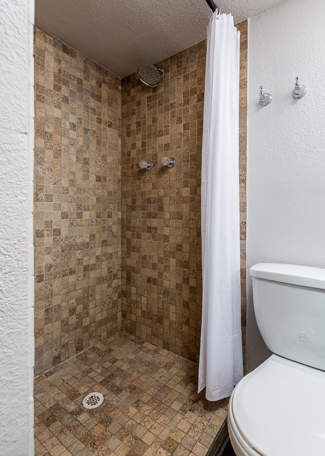 351 East Thomas Road, Unit D103 Phoenix, AZ 85012 - Photo 13 of 25 351 E Thomas Rd D103 - MLS-19