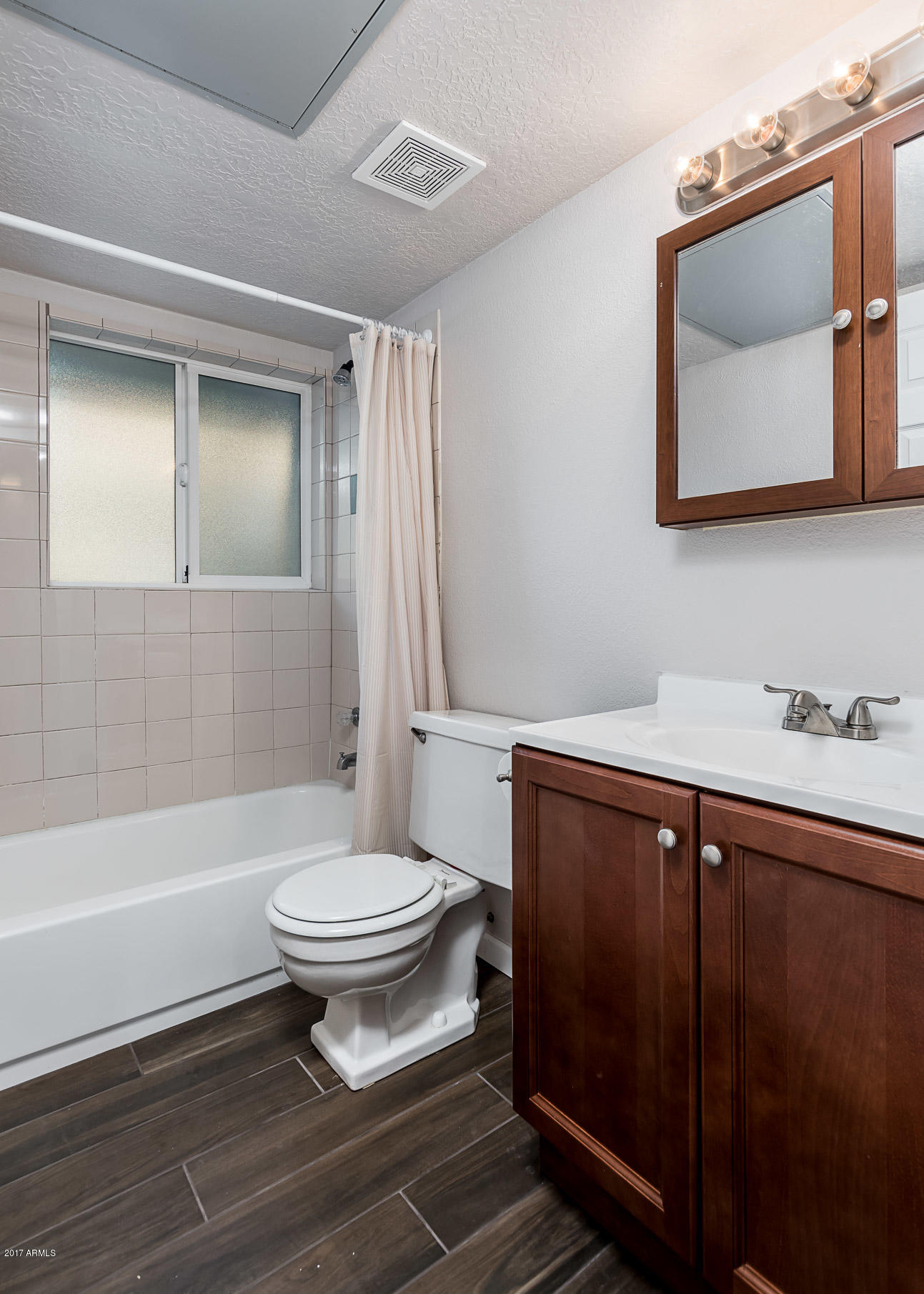 351 East Thomas Road, Unit D103 Phoenix, AZ 85012 - Photo 16 of 25 351 E Thomas Rd D103 - MLS-22