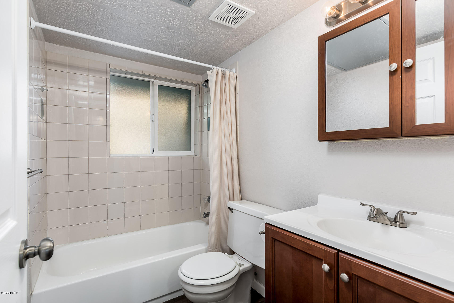 351 East Thomas Road, Unit D103 Phoenix, AZ 85012 - Photo 17 of 25 351 E Thomas Rd D103 - MLS-23