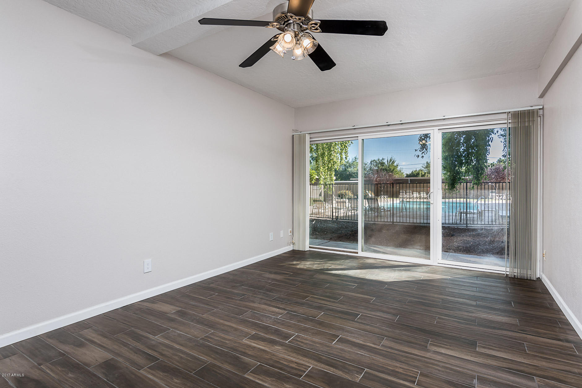 351 East Thomas Road, Unit D103 Phoenix, AZ 85012 - Photo 2 of 25 351 E Thomas Rd D103 - MLS-6