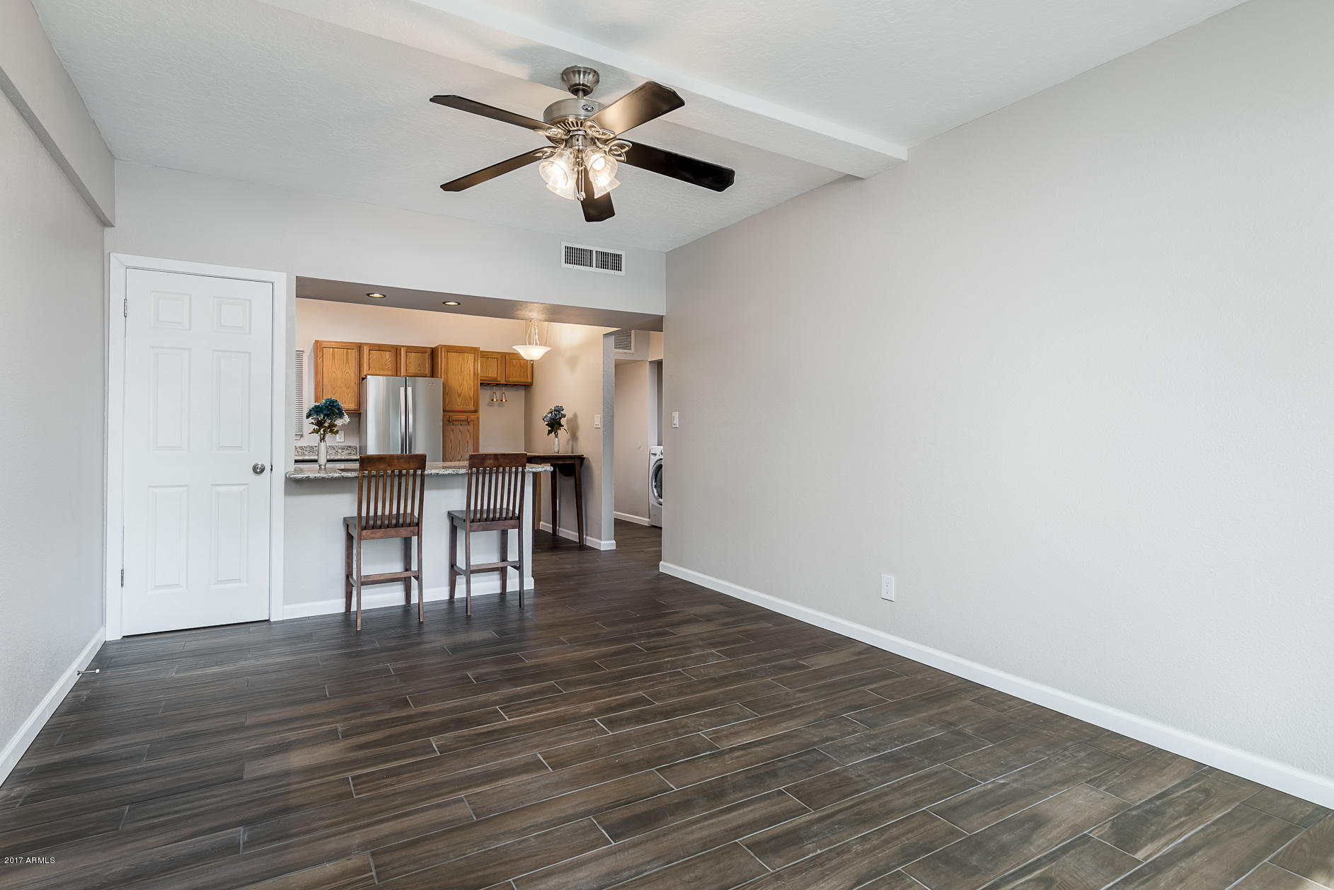 351 East Thomas Road, Unit D103 Phoenix, AZ 85012 - Photo 3 of 25 351 E Thomas Rd D103 - MLS-7