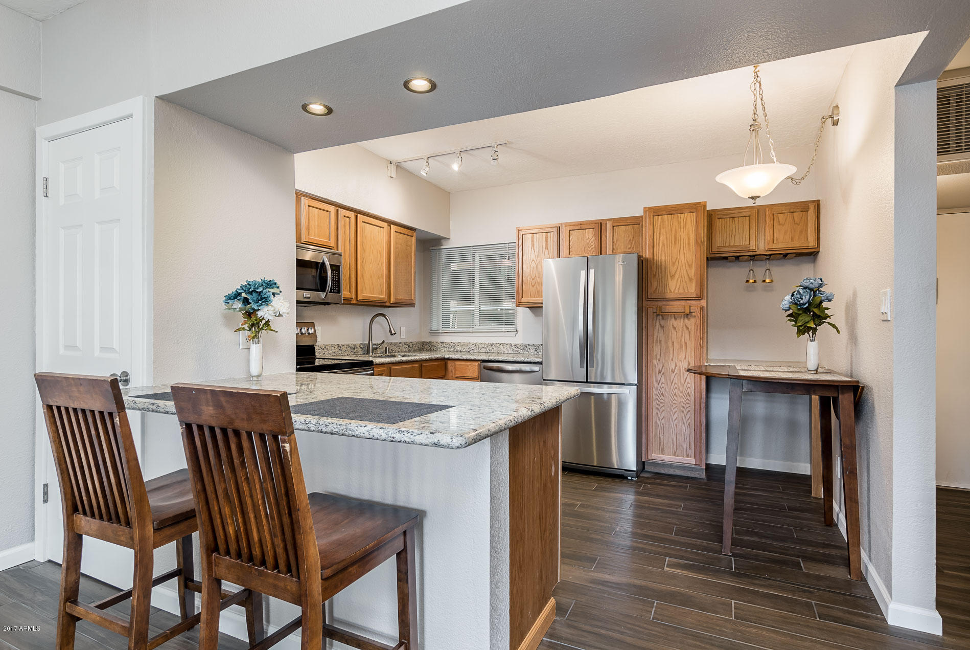 351 East Thomas Road, Unit D103 Phoenix, AZ 85012 - Photo 4 of 25 351 E Thomas Rd D103 - MLS-9