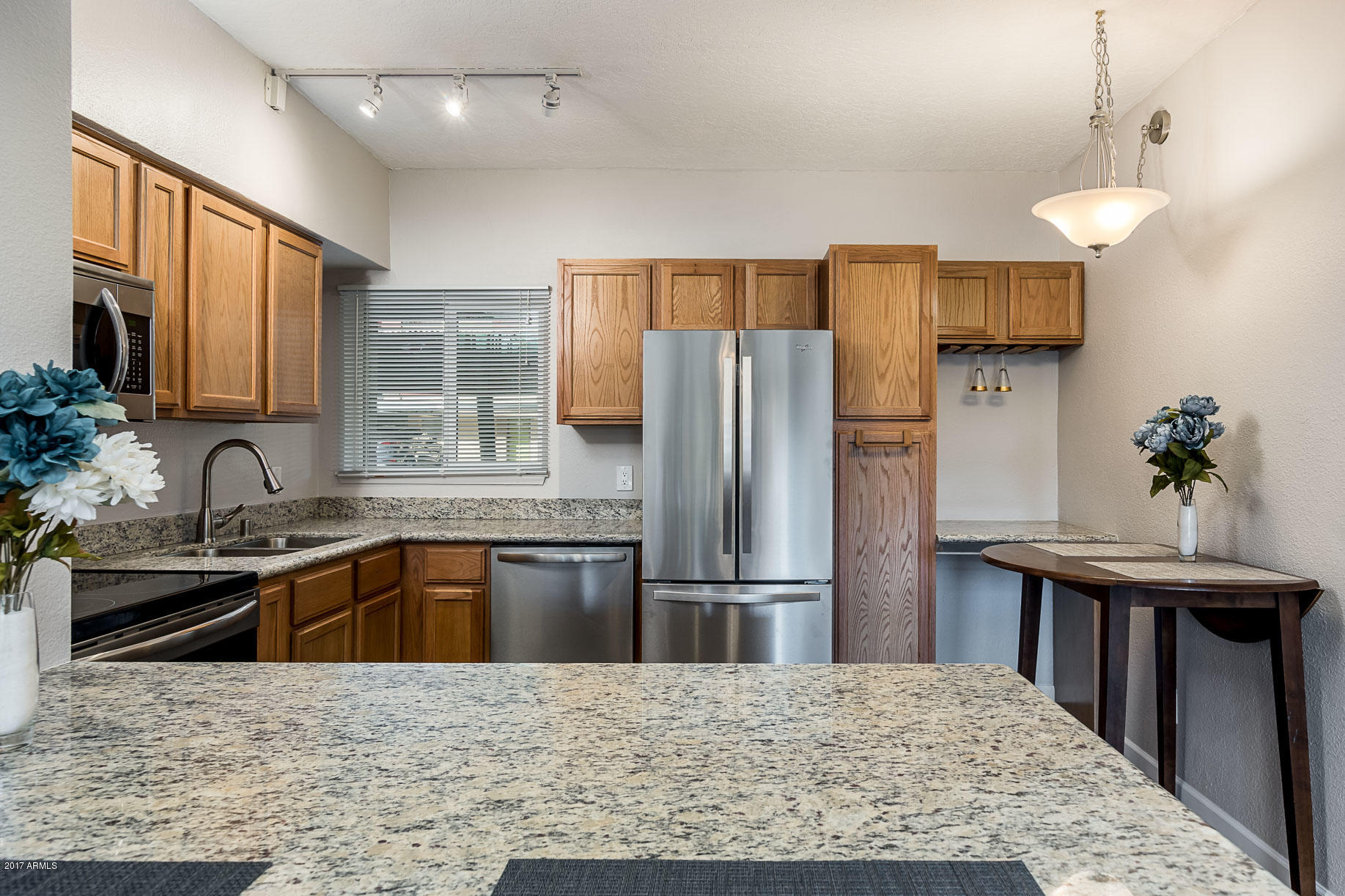 351 East Thomas Road, Unit D103 Phoenix, AZ 85012 - Photo 5 of 25 351 E Thomas Rd D103 - MLS-10