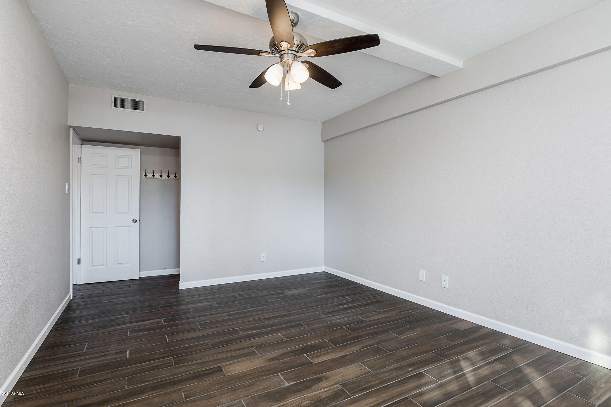 351 East Thomas Road, Unit D103 Phoenix, AZ 85012 - Photo 9 of 25 351 E Thomas Rd D103 - MLS-15