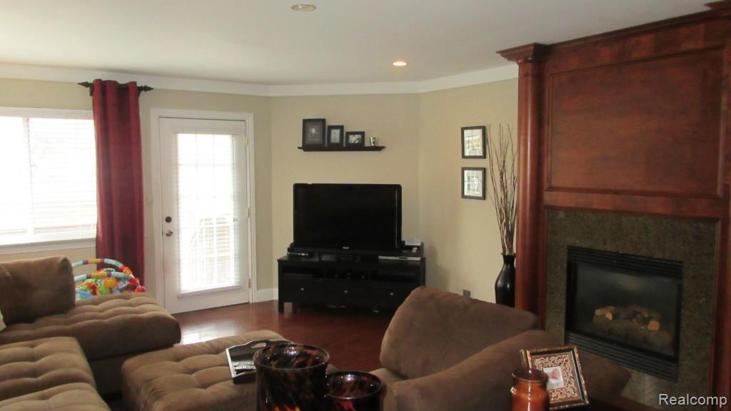 1026 West Webster Road Royal Oak, MI 48073 - Photo 8 of 20 IMG_2474.jpg
