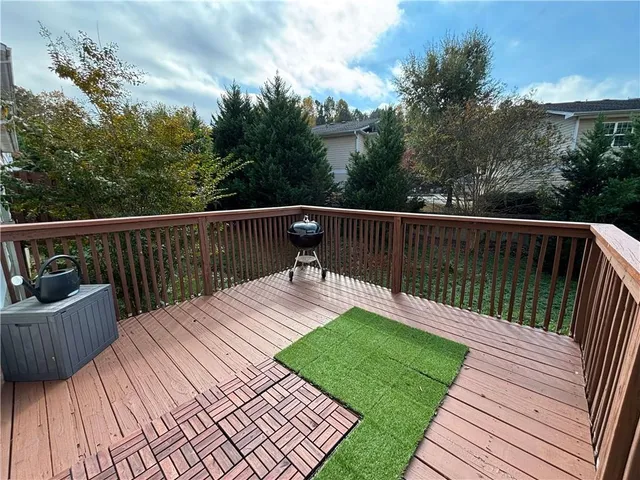 a view of a house with backyard and porch