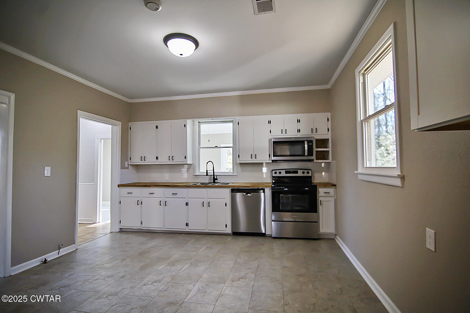 2354 Beech Bluff Road Jackson, TN 38301 - Photo 4 of 18 a kitchen with granite countertop a stove top oven a sink dishwasher and a refrigerator with wooden floor
