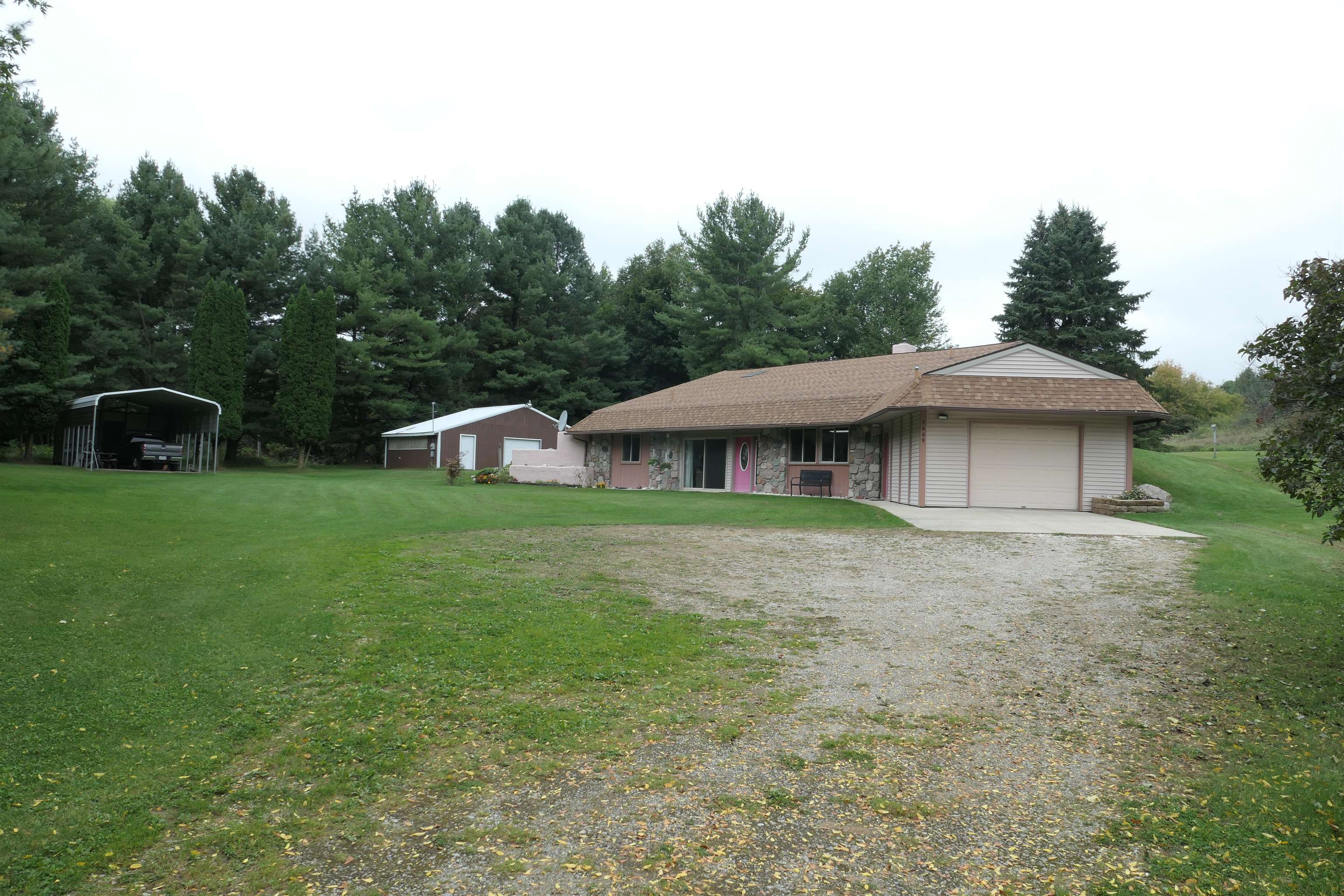 5669 Lake Montcalm Road Northeast Edmore, MI 48829 - Photo 2 of 41