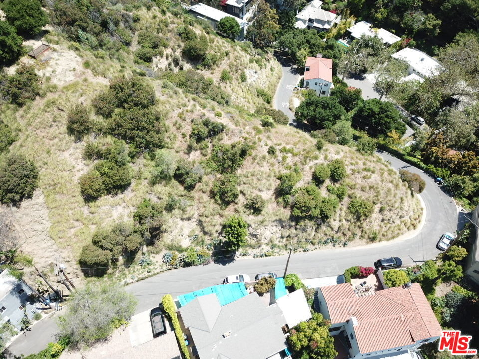 6053 Rodgerton Drive Los Angeles, CA 90068 - Photo 13 of 16