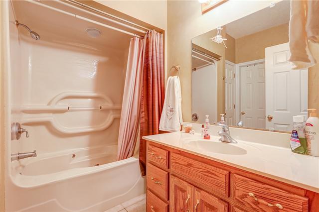 906 Swindle Road Lafayette, TN 37083 - Photo 9 of 21 Your master bathroom!
