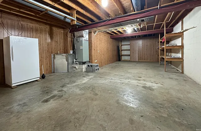 $474,500 | 6587 West Pine Tree Lane, Owensville, IN 47665