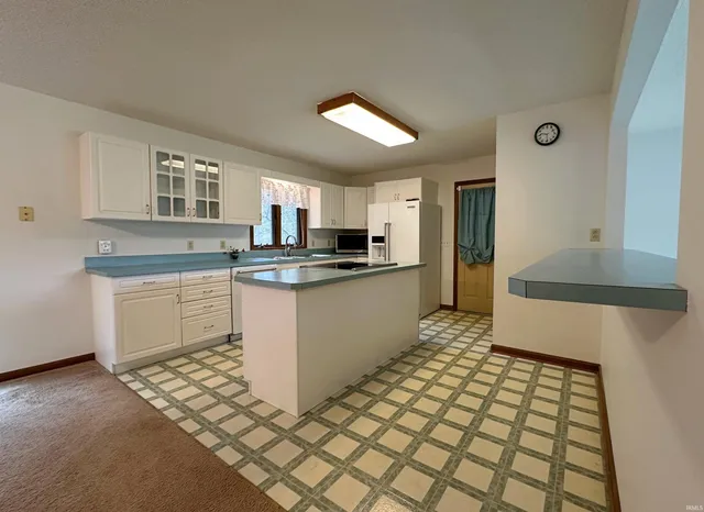 $474,500 | 6587 West Pine Tree Lane, Owensville, IN 47665