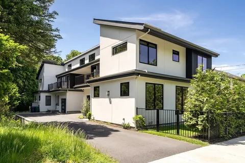 $1,850,000 | 1242 Beacon Street, Unit 1242, Newton, MA 02468