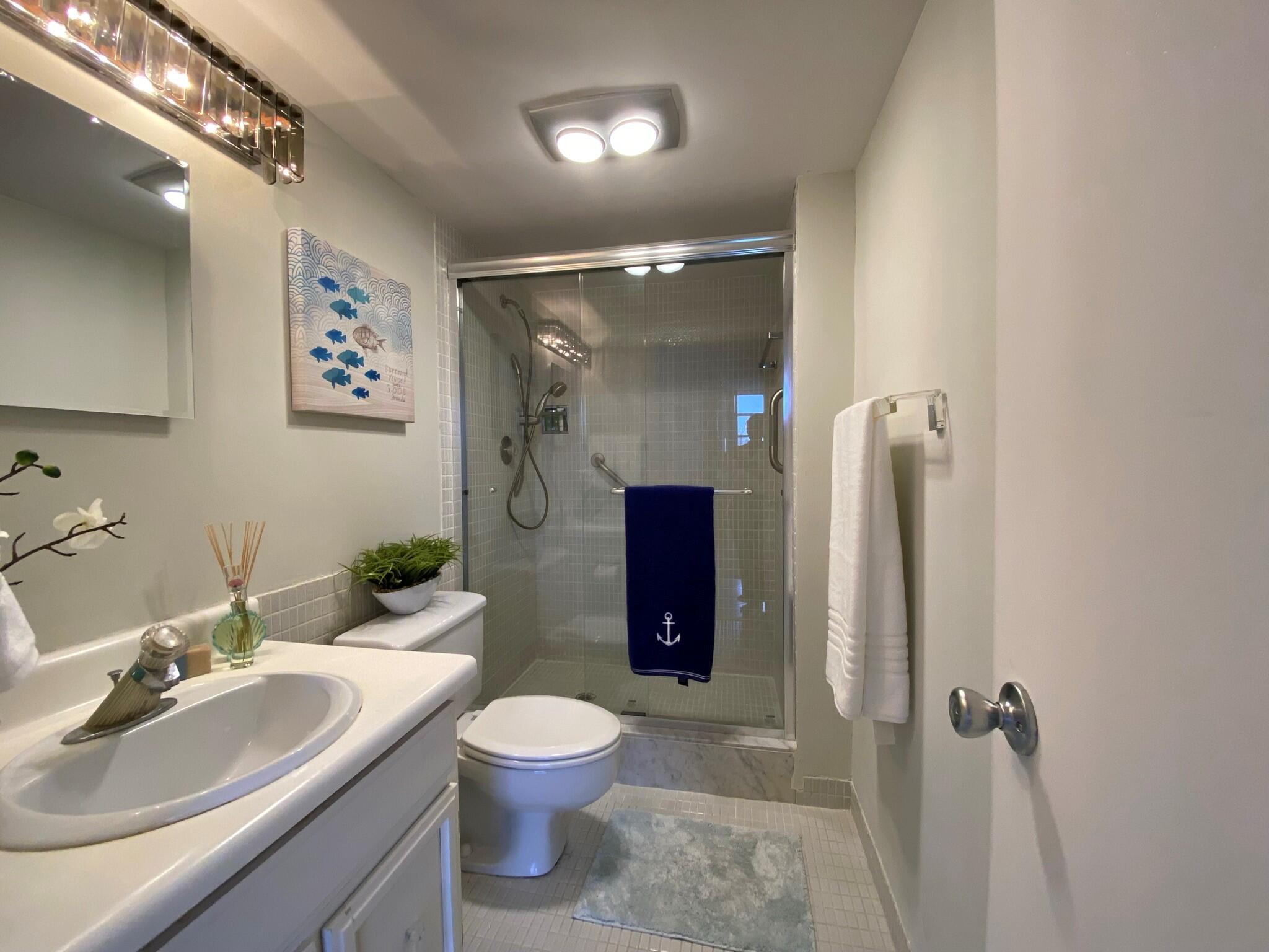 2121 North Ocean Boulevard, Unit 608W Boca Raton, FL 33431 - Photo 28 of 62 Second Bathroom