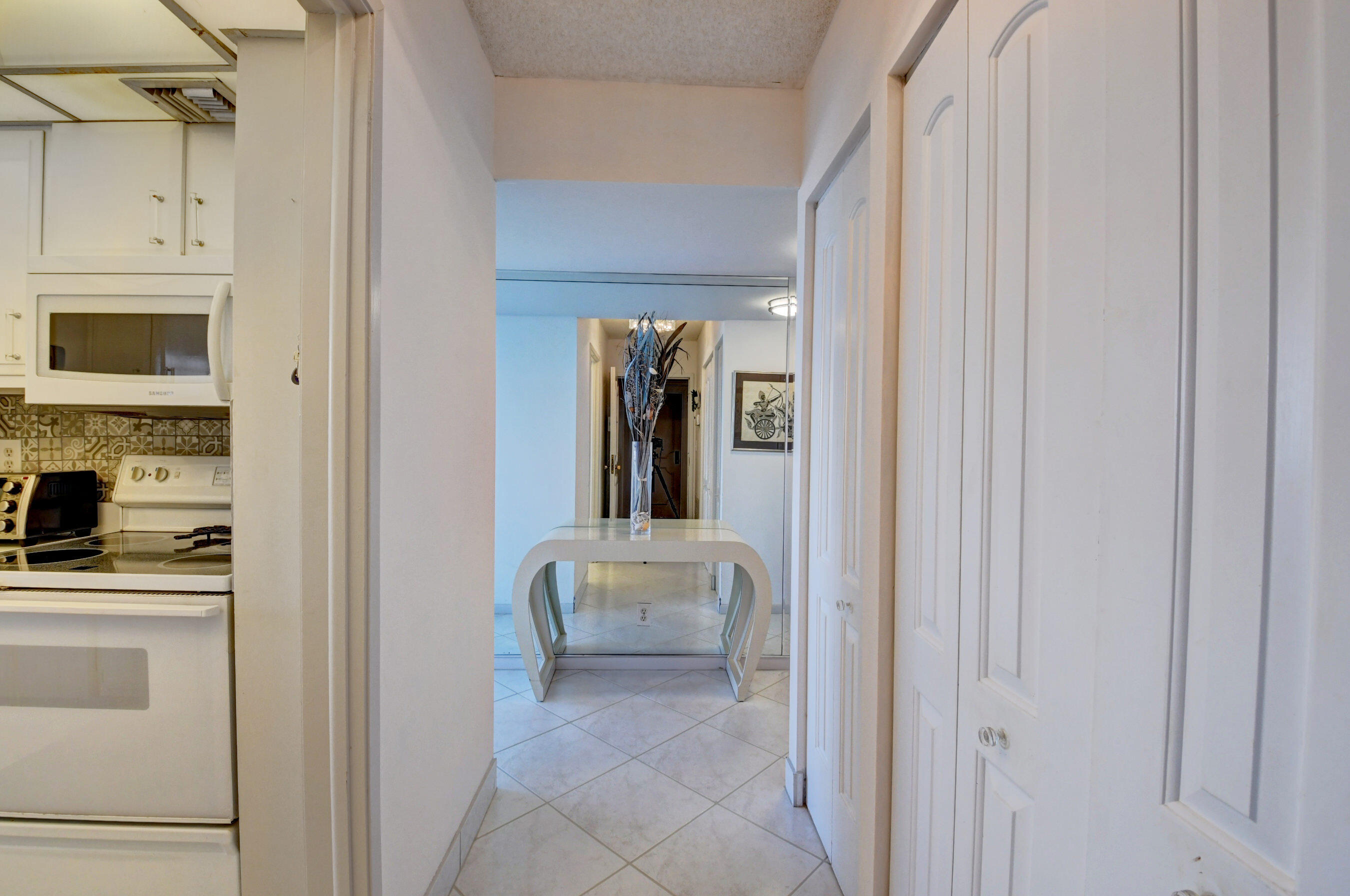 2121 North Ocean Boulevard, Unit 608W Boca Raton, FL 33431 - Photo 9 of 62 The Entrance