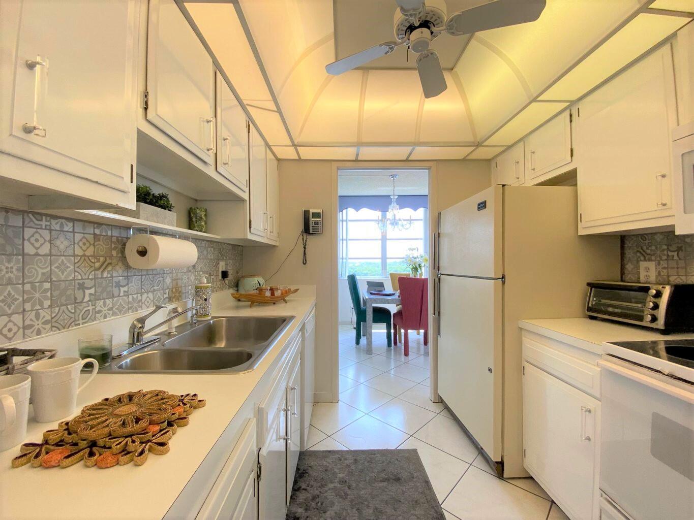 2121 North Ocean Boulevard, Unit 608W Boca Raton, FL 33431 - Photo 10 of 62 The Kitchen