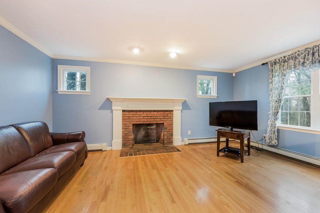 21 Shubert Road Weymouth, MA 02189 - Photo 4 of 30 Gallery Image 4