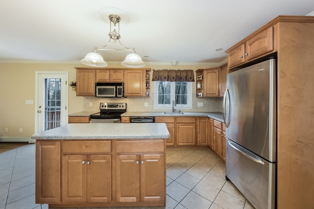 21 Shubert Road Weymouth, MA 02189 - Photo 8 of 30 Gallery Image 8