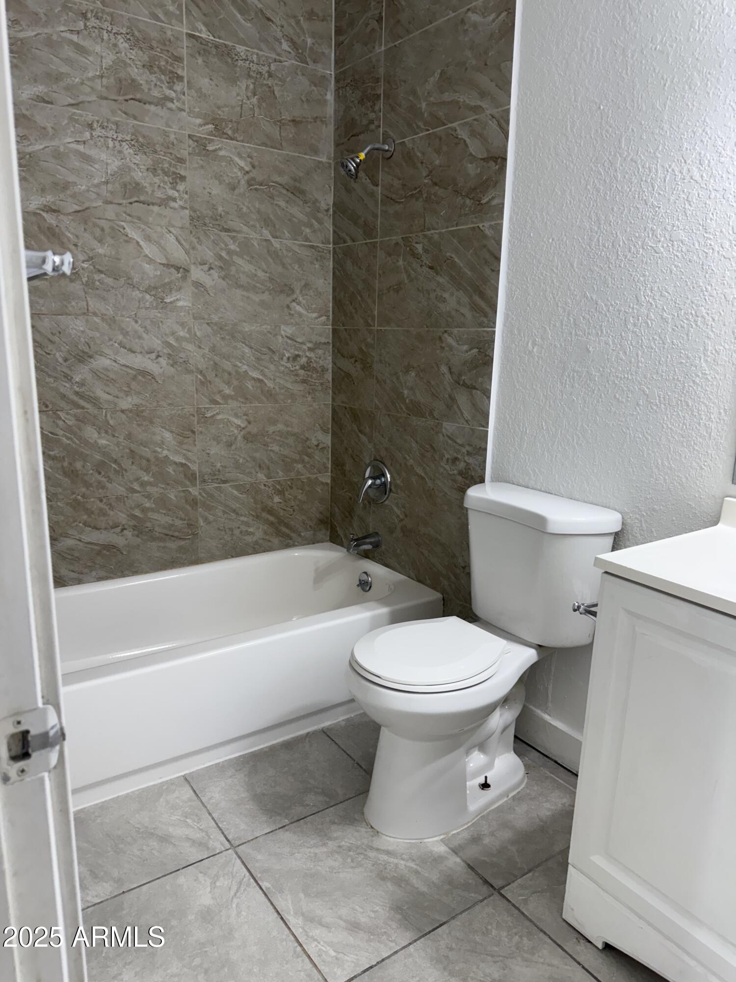 18202 Cave Creek Road, Unit 17S Phoenix, AZ 85032 - Photo 38 of 62 Primary Bath en suite