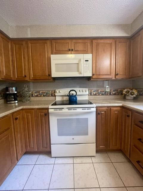 18 Colonial Way, Unit 18 Auburn, ME 04210 - Photo 10 of 34 IMG_3070